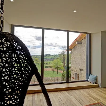 Maison Mitoyenne Spacieuse Avec Jardin, Terrasse Et Internet - Fr-1-496-312 *