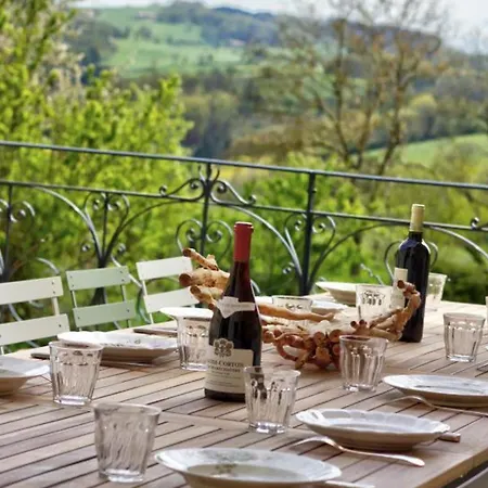 Maison Mitoyenne Spacieuse Avec Jardin, Terrasse Et Internet - Fr-1-496-312 *